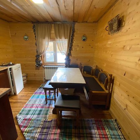 Сімейний Номер 1 Садиба У Ані Synevyrsʼka Polyana Exteriör bild