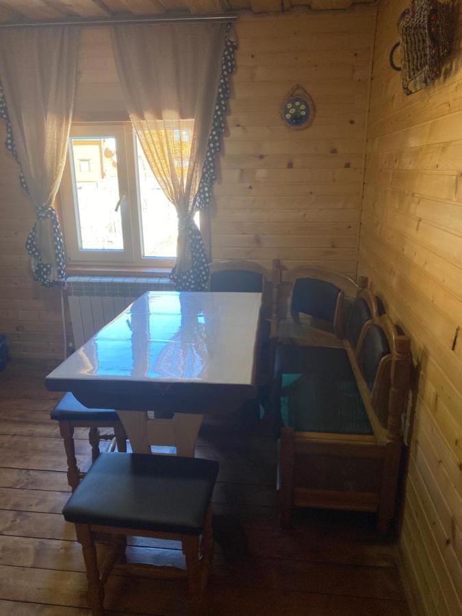 Сімейний Номер 1 Садиба У Ані Synevyrsʼka Polyana Exteriör bild